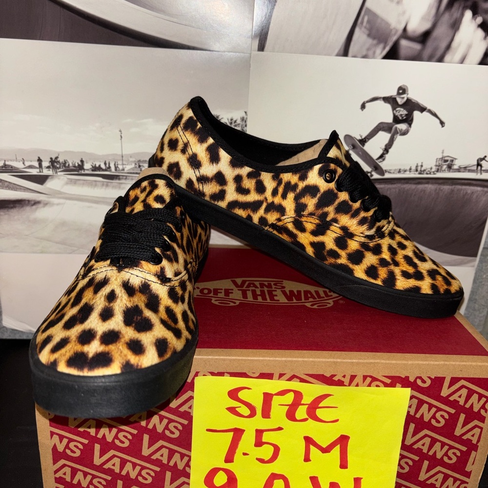 Vans Authentic Lowpro Leopard sz 7.5 Men’s 9.0 Woman